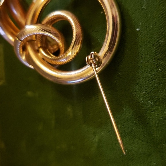 Gold tone Mid-century Modern Rings and Ribbon Brooch - Picture 5 of 5